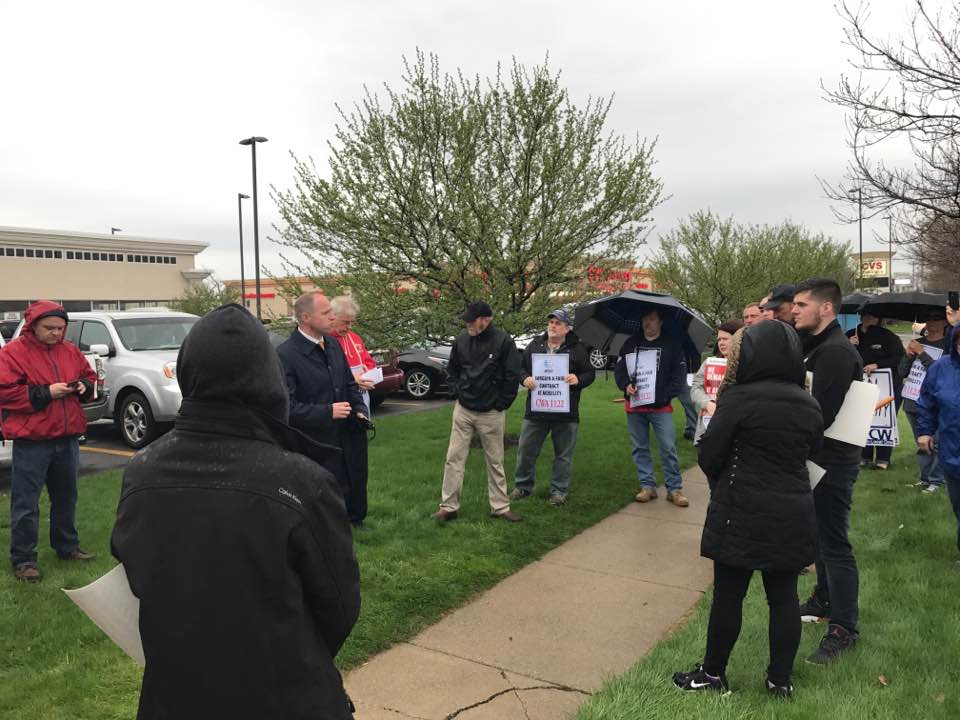 In Buffalo, CWA-Represented Workers ‘Connect’ With The Buying Public, Ask Consumers To Tell AT&T Mobility To Bargain Fairly With Their Employees